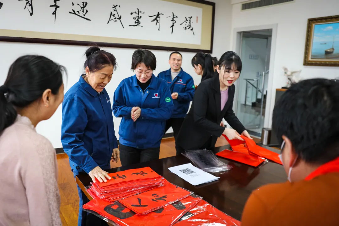 經(jīng)開區(qū) “迎新春 送萬(wàn)福 進(jìn)萬(wàn)家”活動(dòng) 來(lái)到景津